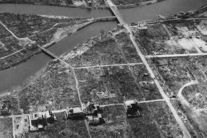 Más brillante que mil soles: 20 terrible tiros en la memoria de la explosión nuclear en Hiroshima