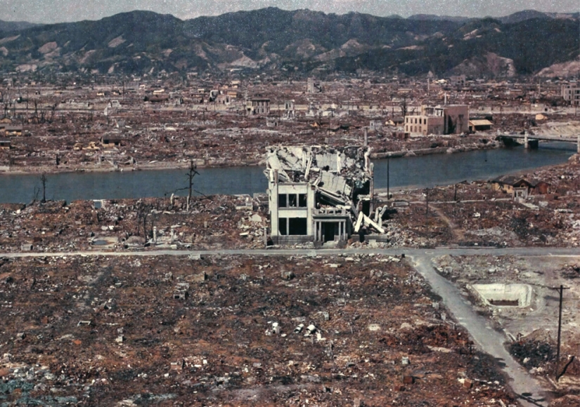 Más brillante que mil soles: 20 terrible tiros en la memoria de la explosión nuclear en Hiroshima