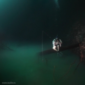Mística submarino río fluye a lo largo del suelo marino en México