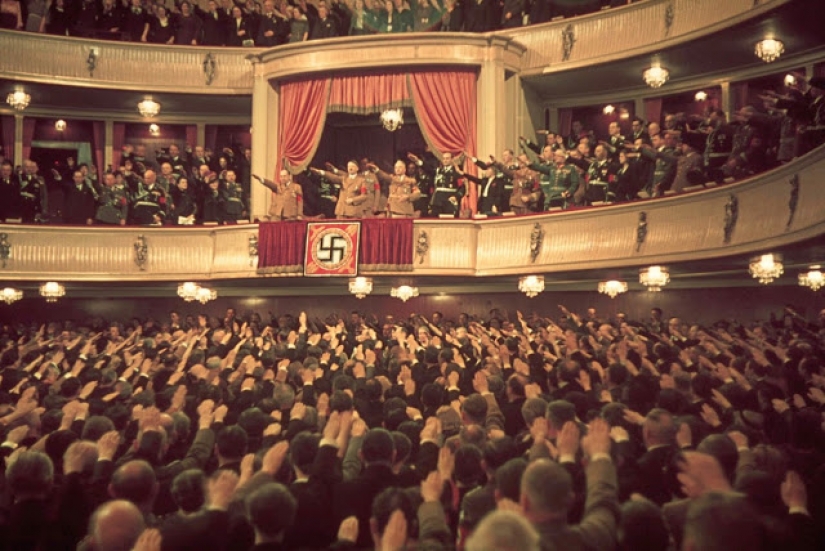 Nazi Germany color photos by Hugo Jaeger, the personal photographer of Hitler