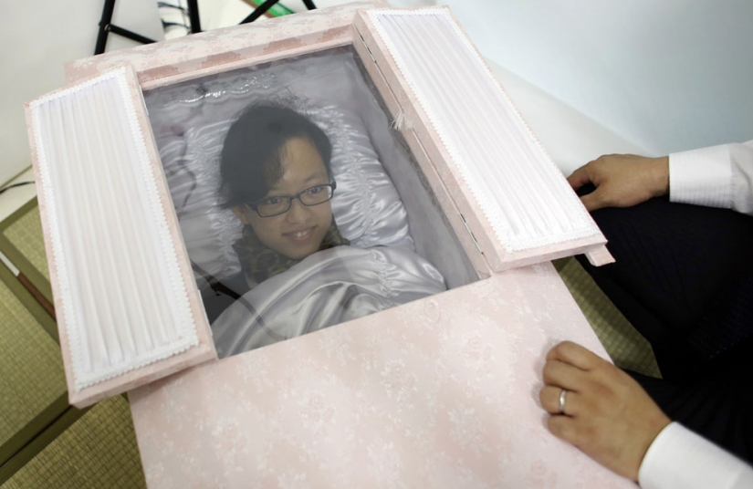 New fashion in Japan: funeral in life