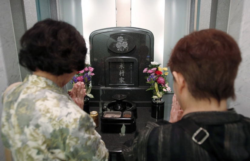 New fashion in Japan: funeral in life