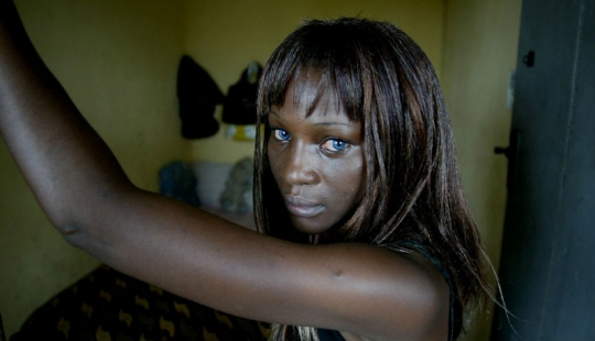 "Ángeles de la muerte": las fotos de las prostitutas de Nigeria, donde el SIDA se reclama 10 millones de vidas al año