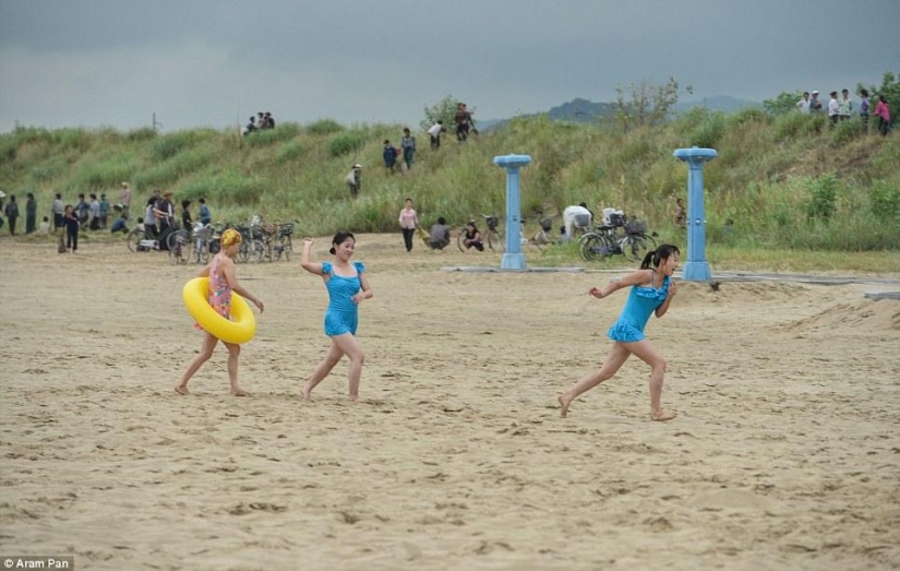 Not the depressed North Korea: playing on the beach girls, trendy shops and restaurants
