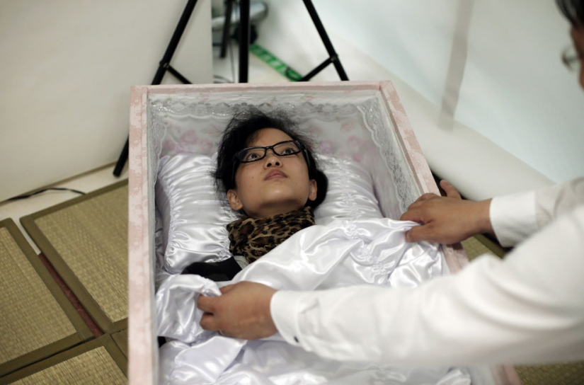 Nueva moda en Japón: el funeral en la vida