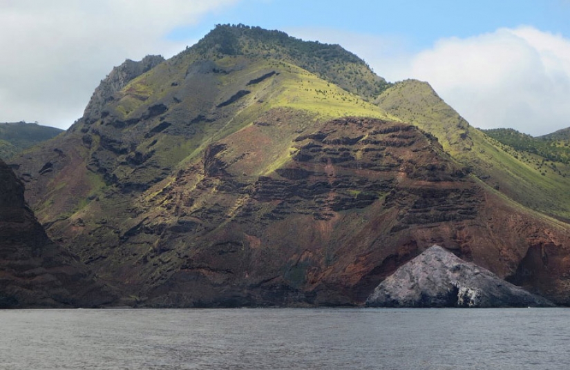 On the island where Napoleon was buried, idle the most useless airport in the world