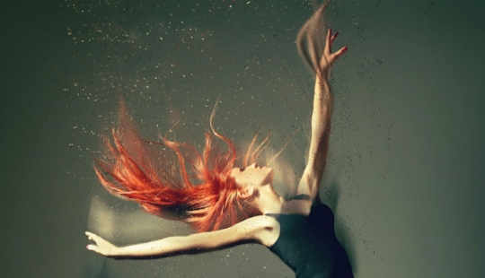 Para disolver en el movimiento de los Bailarines en la lente de la Pistola Deseo