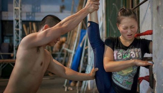 Para leer: pesado de la vida cotidiana de un Vietnamita circo