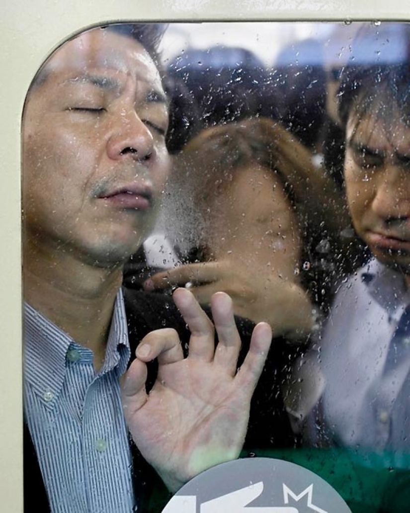 Parece que la costumbre de aplastar en el metro de Tokio