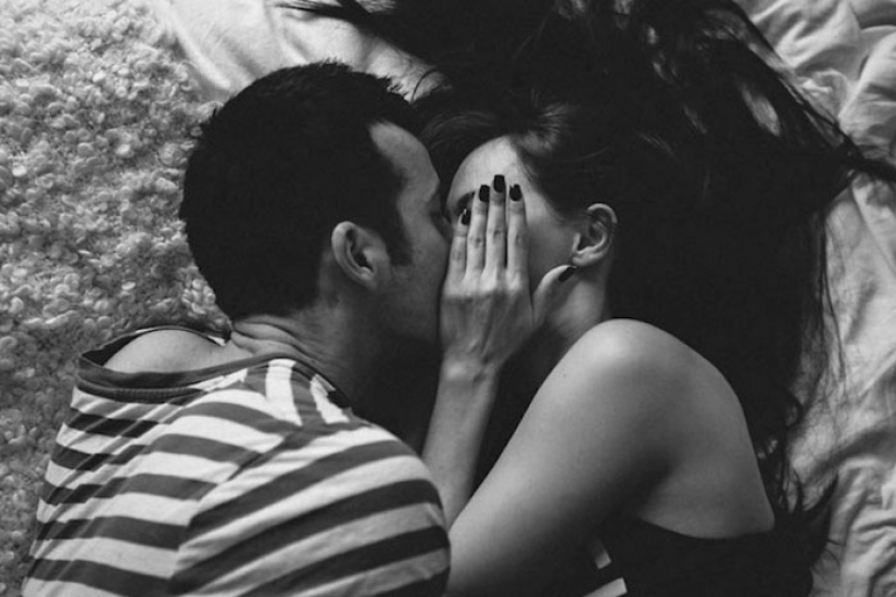 Photographer captures intimate moments of couples in love