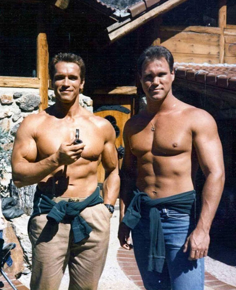 Photos of movie stars and their stunt doubles, after which your life will never be the same