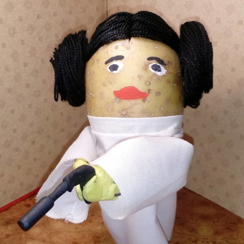 Praising a national brand, a blogger from Belarus creates masterpieces from potatoes
