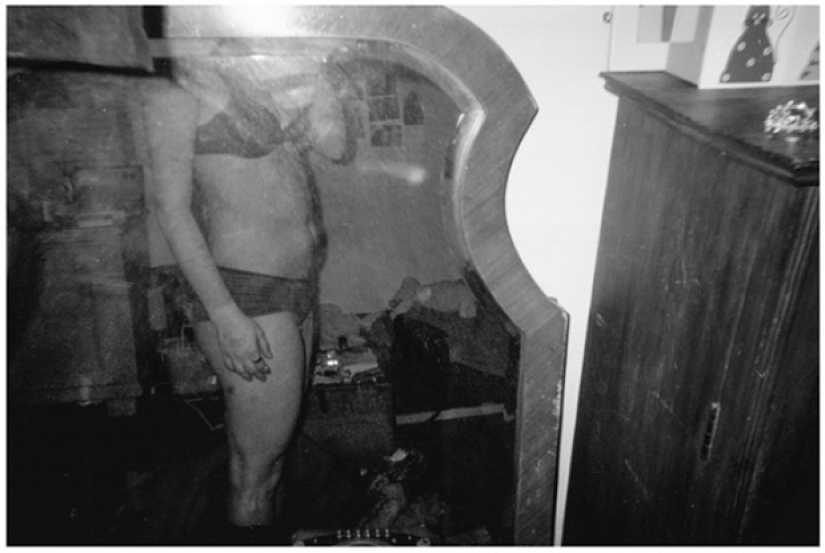 "Quiero desaparecer": una terriblemente honesto proyecto fotográfico sobre la bulimia