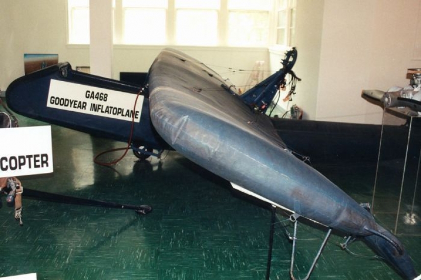 Real inflable avión que fue creado durante la Segunda guerra mundial