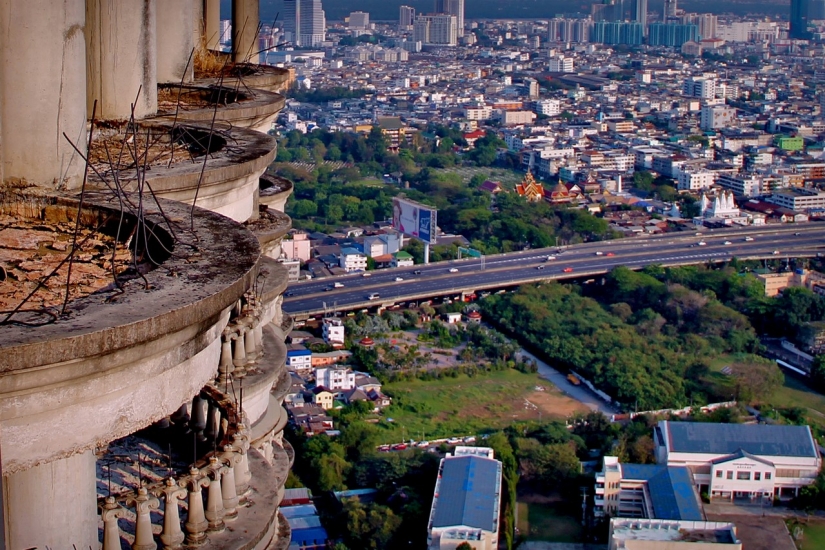 Se ve como el mayor rascacielos abandonado en el mundo