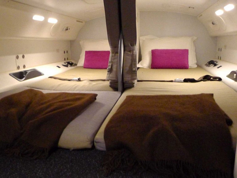 Secreto dormitorio, un bonito asistentes de vuelo en los vuelos de largo
