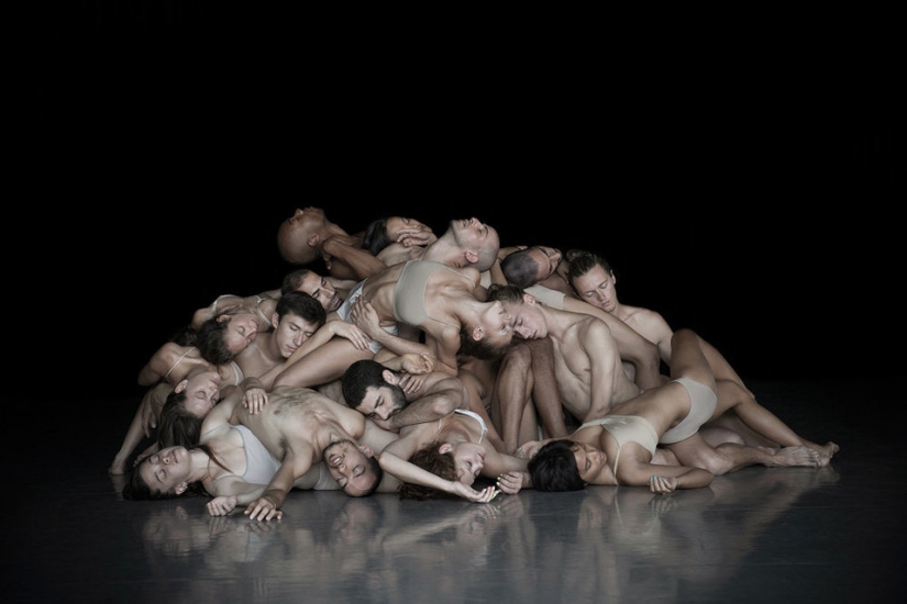 Sleep: what happens to the bodies of the dancers after the last musical chord
