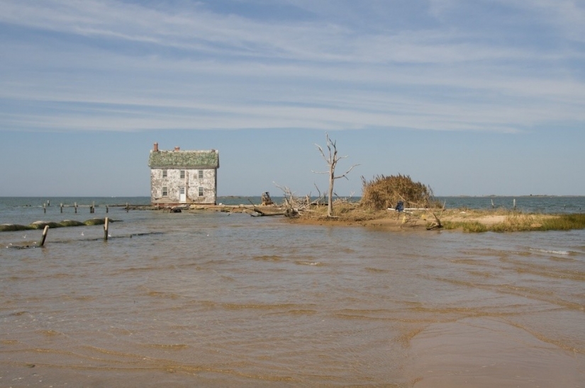 Stunning home built far away from civilization