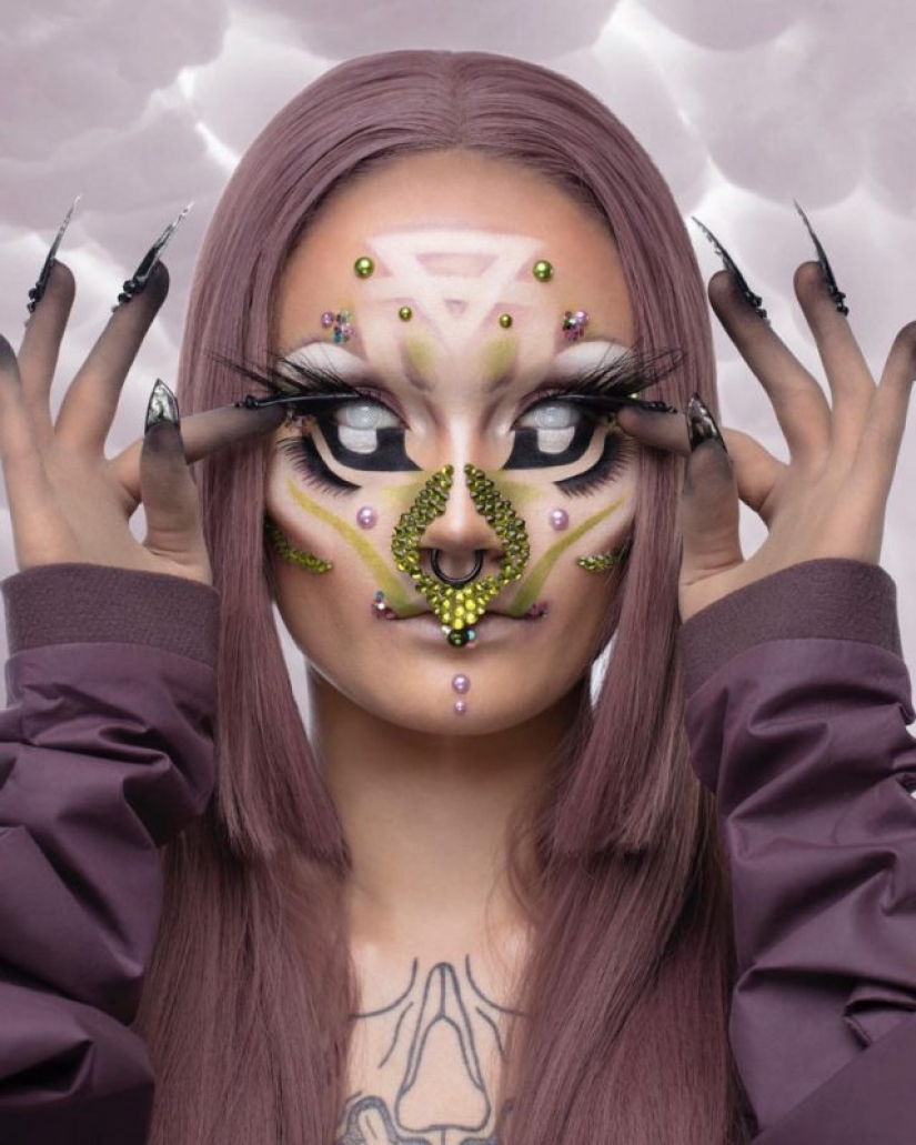 Surreal make-up from a queer artist Hungry make her a alien