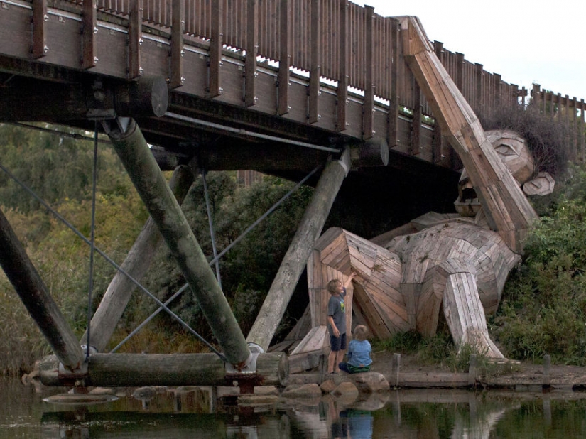 The artist painted a treasure map and hid friendly giants in the forests of Copenhagen