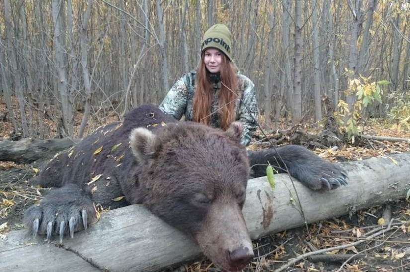 The bear will stop in a burning hut: a hunter from Russia outraged users of social networks