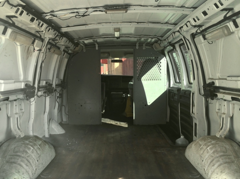 The Director turned a rusty van into a mobile Studio and is now working where I want