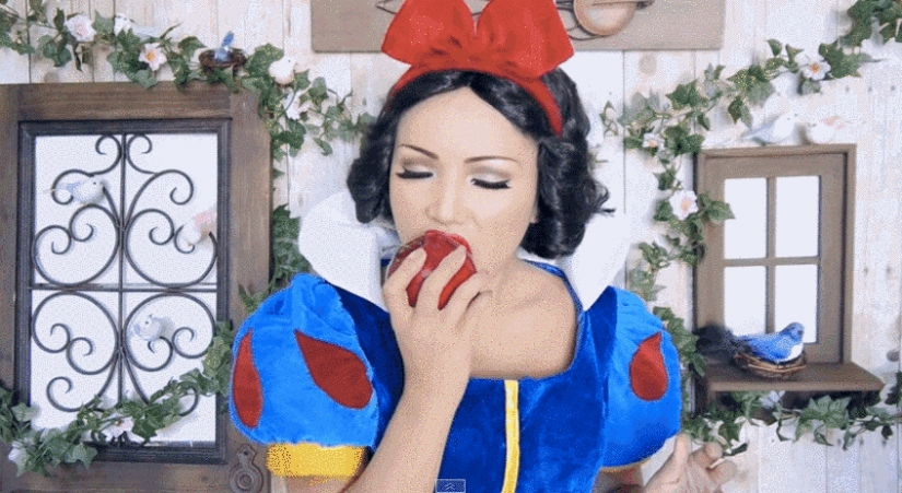 The girl tried on the images of 15 disney princesses