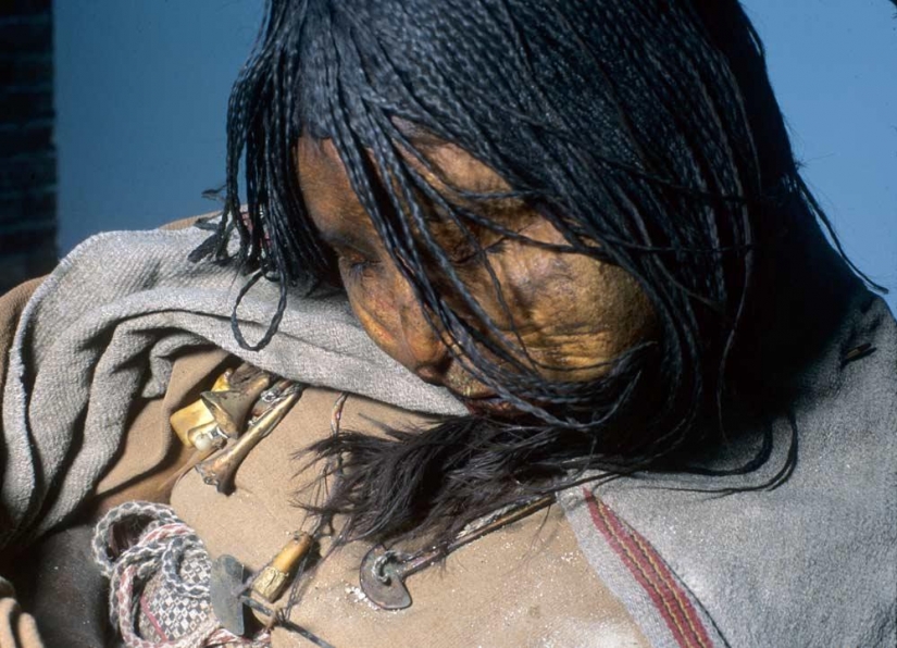 The Inca mummies of sacrificed children and women