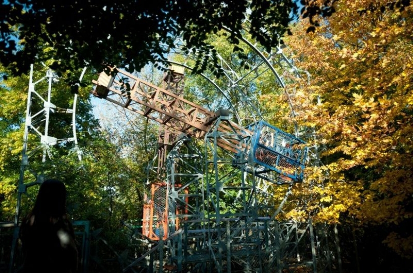 The Italian single-handedly built an amusement Park in the woods