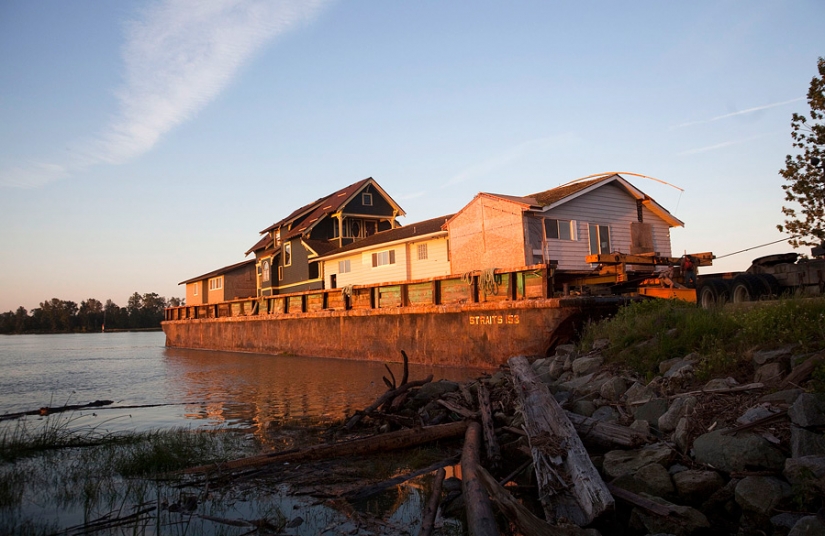 The journey of the canadian house of 1915 from Vancouver to Courtney