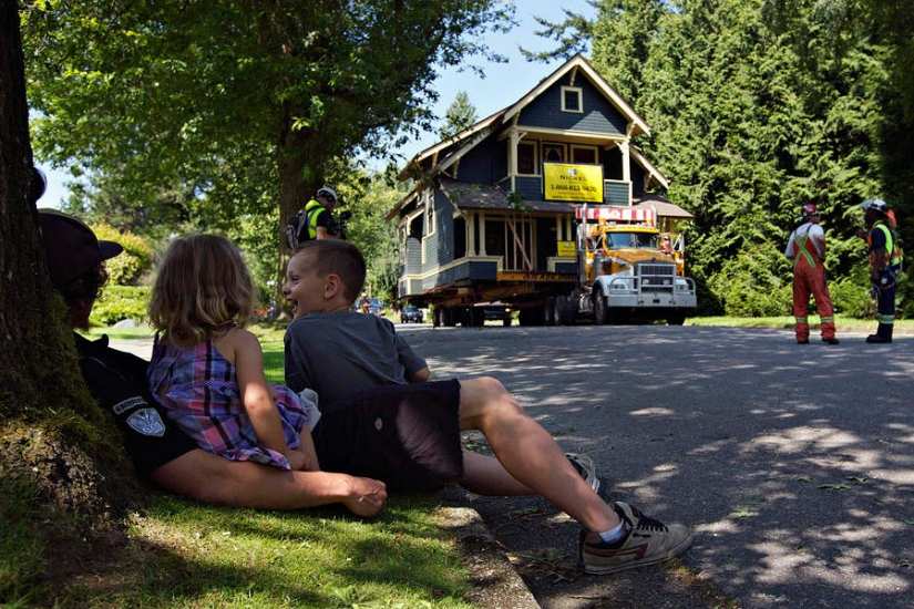 The journey of the canadian house of 1915 from Vancouver to Courtney