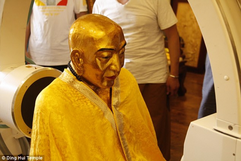 The millennial mummy of a Buddhist monk, the brain and skeleton are preserved in perfect condition