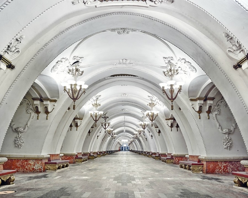 The photographer showed the whole luxury of the Moscow and St. Petersburg metro without people