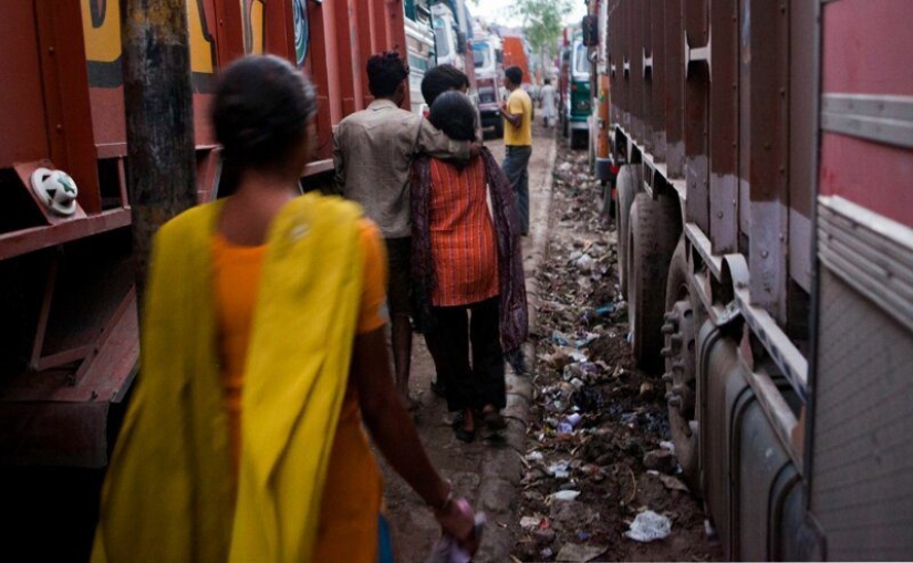 The rescue of drowning — the handiwork of drowning: as prostitutes India stopped the HIV epidemic