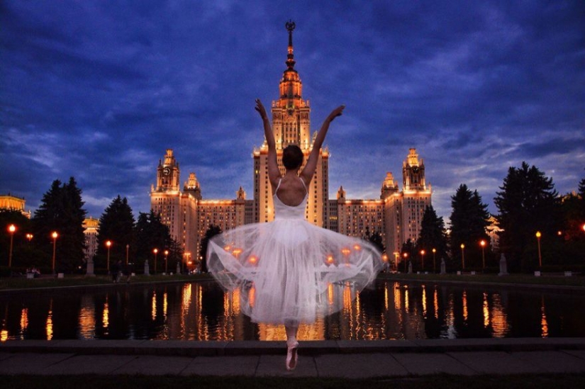 The world is under the skirt: the Russian traveler has conquered instagram photos to airy dresses