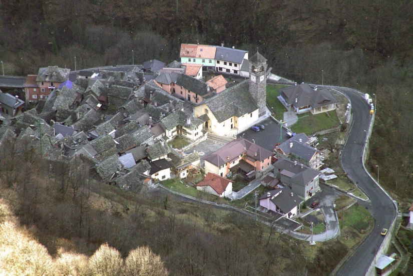 There's no sun? Do-it-yourself! The case of Italian mountain villages