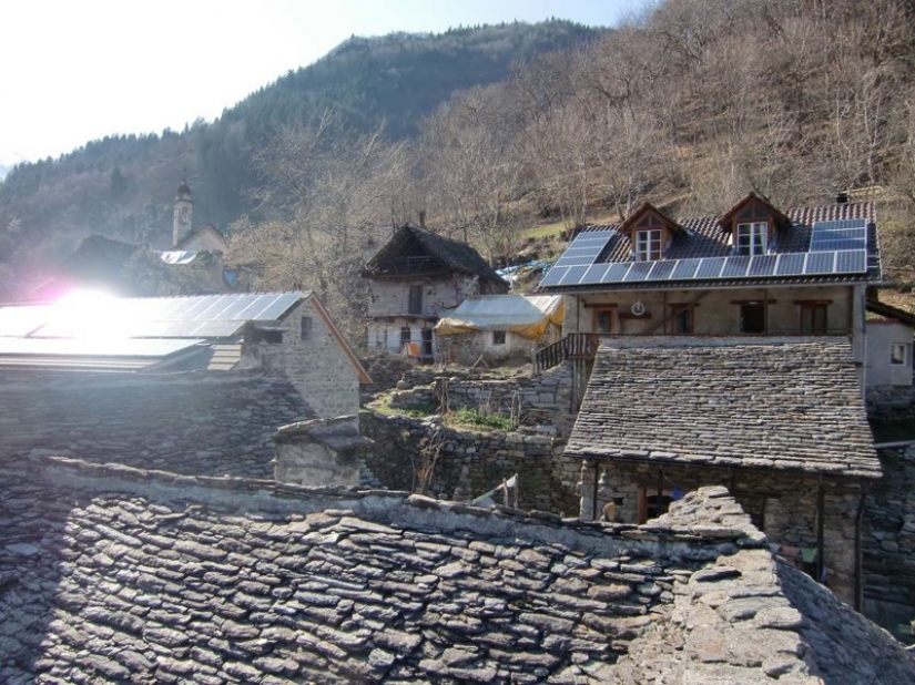 There's no sun? Do-it-yourself! The case of Italian mountain villages