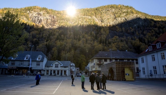There's no sun? Do-it-yourself! The case of Italian mountain villages