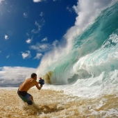 This is how photographers shoot giant waves on the beach