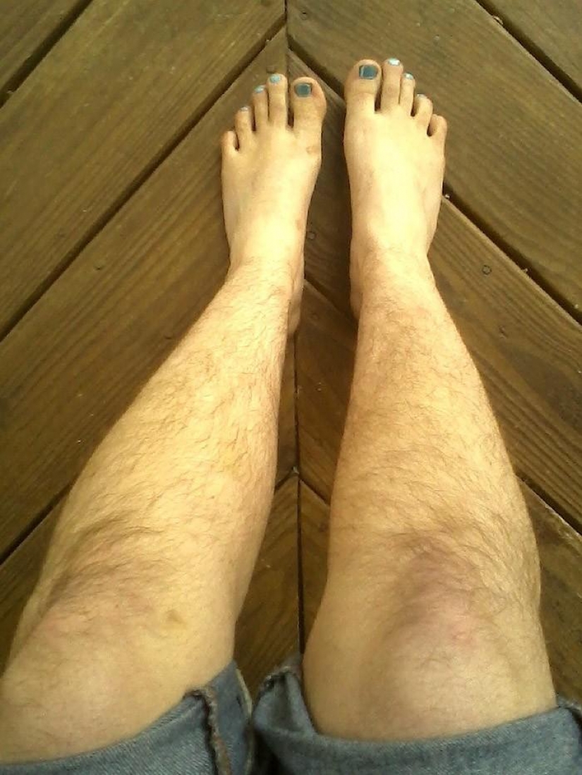 Thousands of women stopped shaving her legs and entered into "Club hairy female legs"