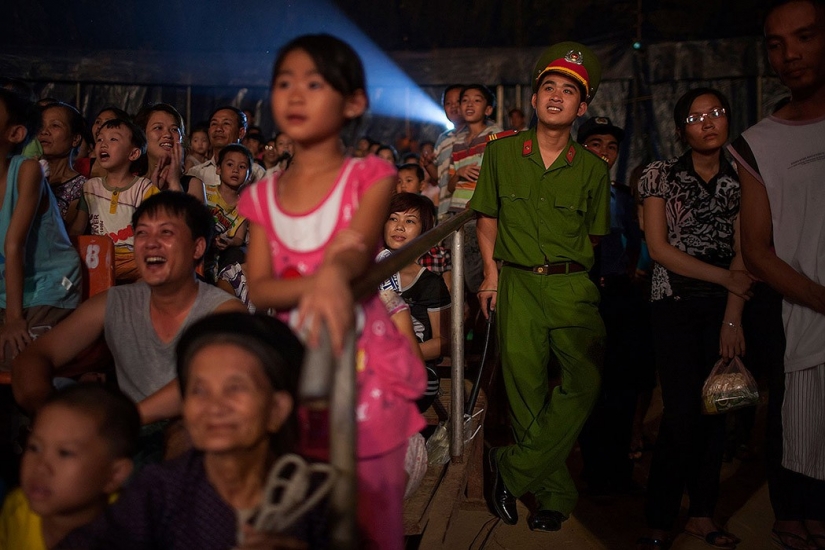 To be read: heavy everyday life of a Vietnamese circus