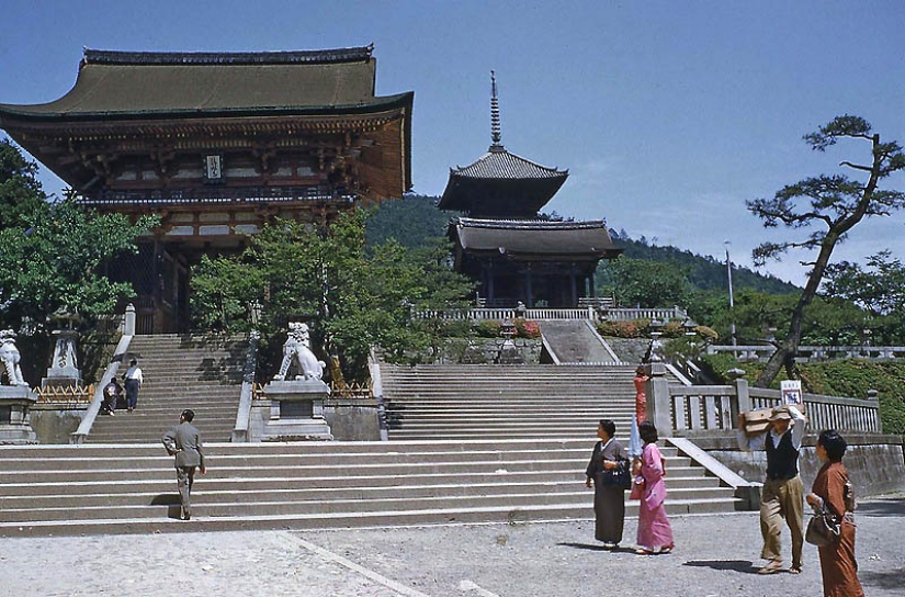 Tokyo of the 1950s in color photographs