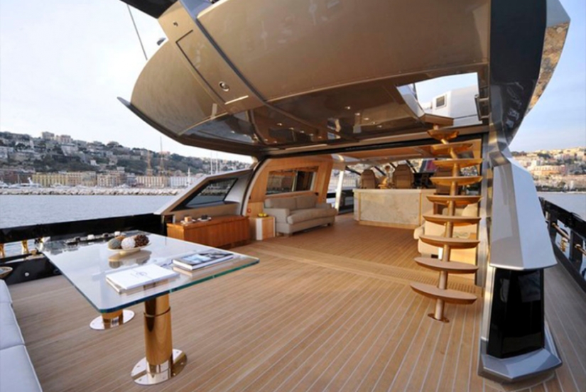 Tons of gold, racetracks and dinosaur bones: amazing energy savings on luxury yachts