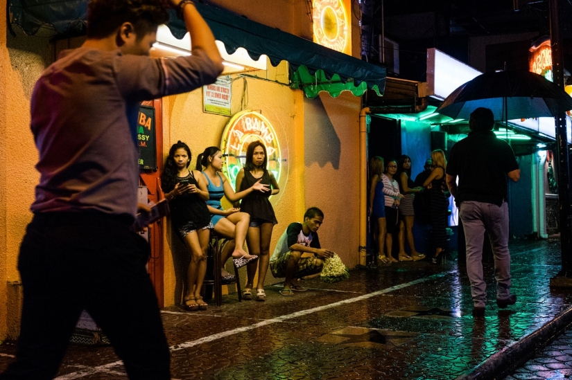 Typhoon of dishonor: how the disaster has plunged a whole generation of Filipinas in prostitution