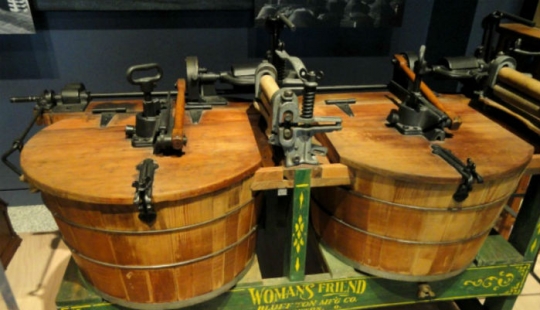 Un centenar de años en el almuerzo, como el lavado, la limpieza y cocción de las mujeres en el último siglo Un centenar de años en el almuerzo, como el lavado, la limpieza y cocción de las mujeres en el último siglo