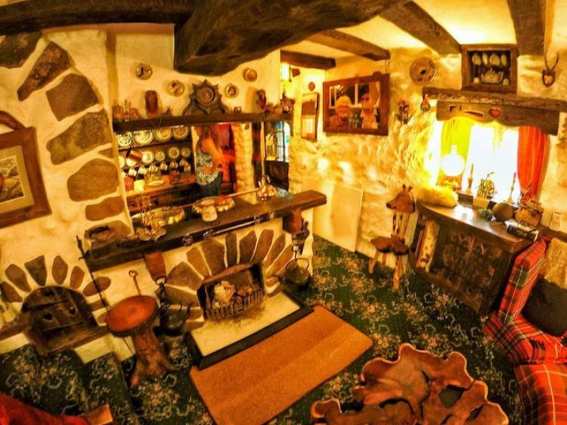 Un fan de Tolkien construido el hobbit casa y vivió 20 años en