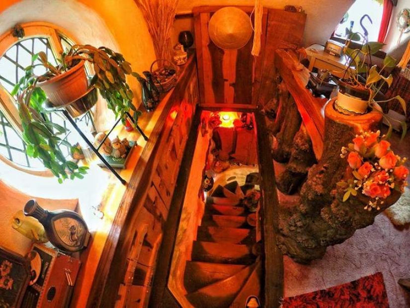 Un fan de Tolkien construido el hobbit casa y vivió 20 años en