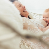 Un fotógrafo que toma las madres lactantes y es muy hermoso