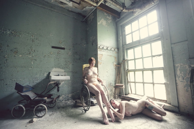 Una belleza terrible: fotógrafo transforma lugares abandonados en la oscuridad y fantasías eróticas