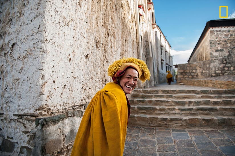 Una orgullosos de mujeres Cubanas y feliz monjes Tibetanos, en el National Geographic photo contest: la Gente